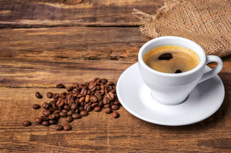 coffee-cup-wooden-table-dark-wall2